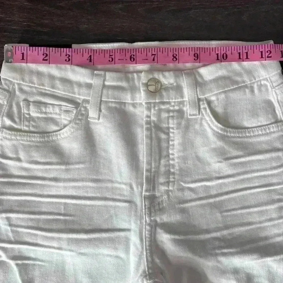 Jen7 Sculpting Bermuda Jean Shorts in White with Gold Buckle. Size 0. NWT! - Picture 15 of 16